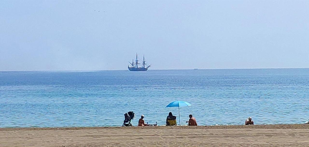 On The Beach! Frente Al Paseo Maritimo, Parking Y Piscina Малага Екстер'єр фото
